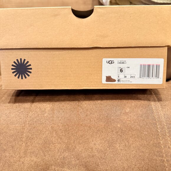 UGG Kids' Neumel II Boot - Picture 15 of 15